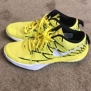 Limited edition Nike fly wire Oregon Ducks.